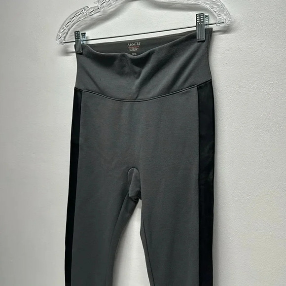 Spanx Assets Red Hot Label Leggings Pants Gray Faux Leather Stripe Size M Medium - Picture 3 of 6